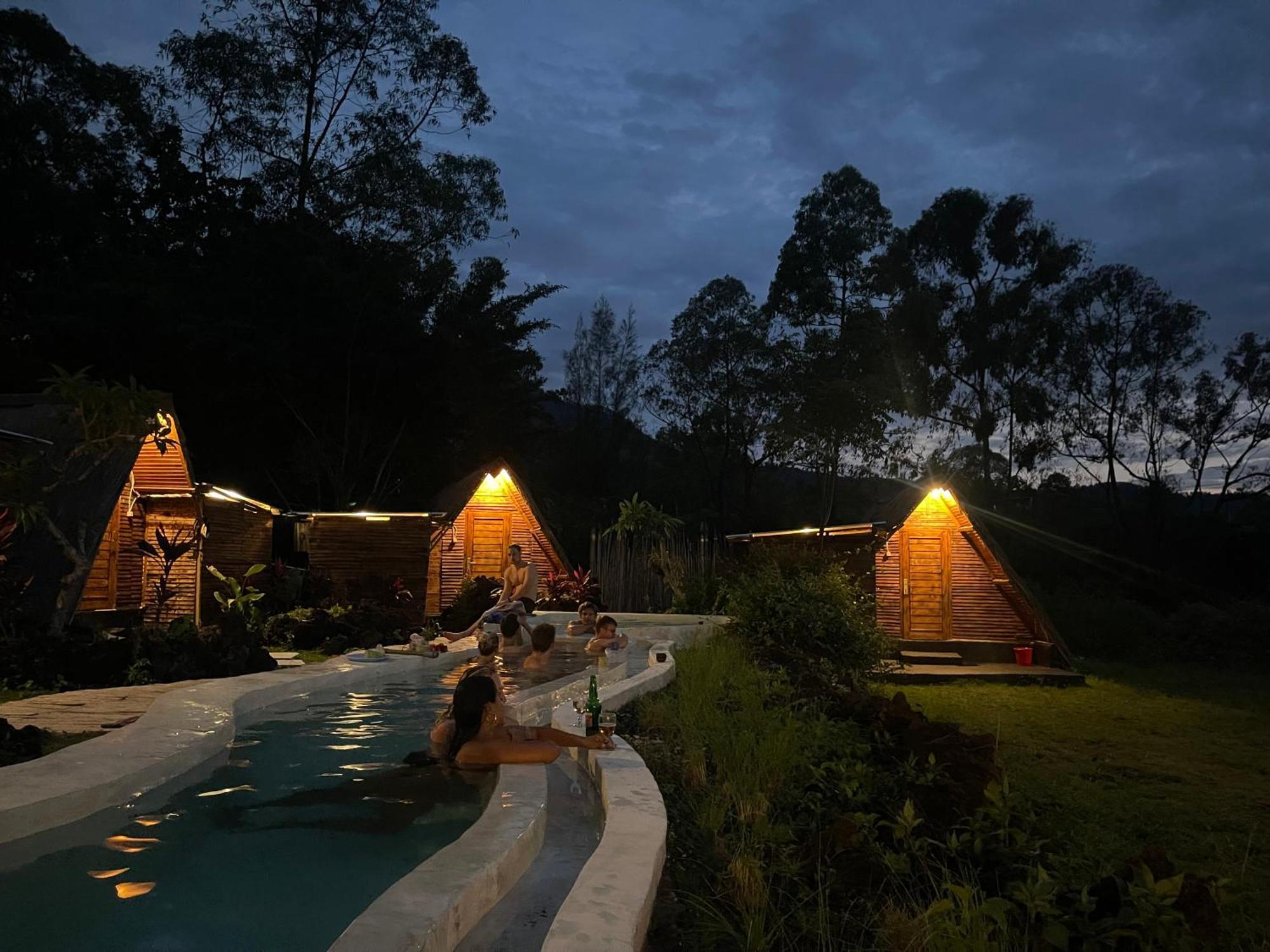 Triangular House And Hot Spring Hotel Kubupenlokan ภายนอก รูปภาพ