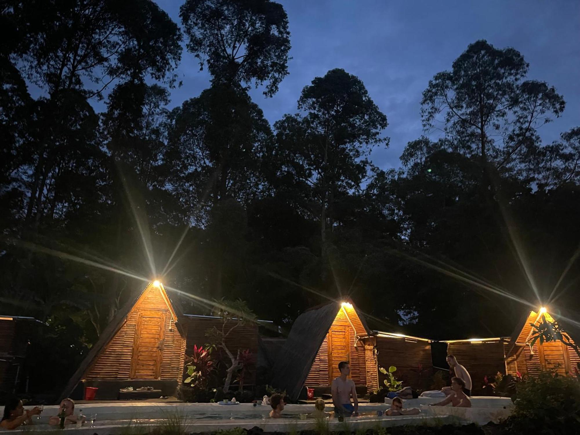 Triangular House And Hot Spring Hotel Kubupenlokan ภายนอก รูปภาพ