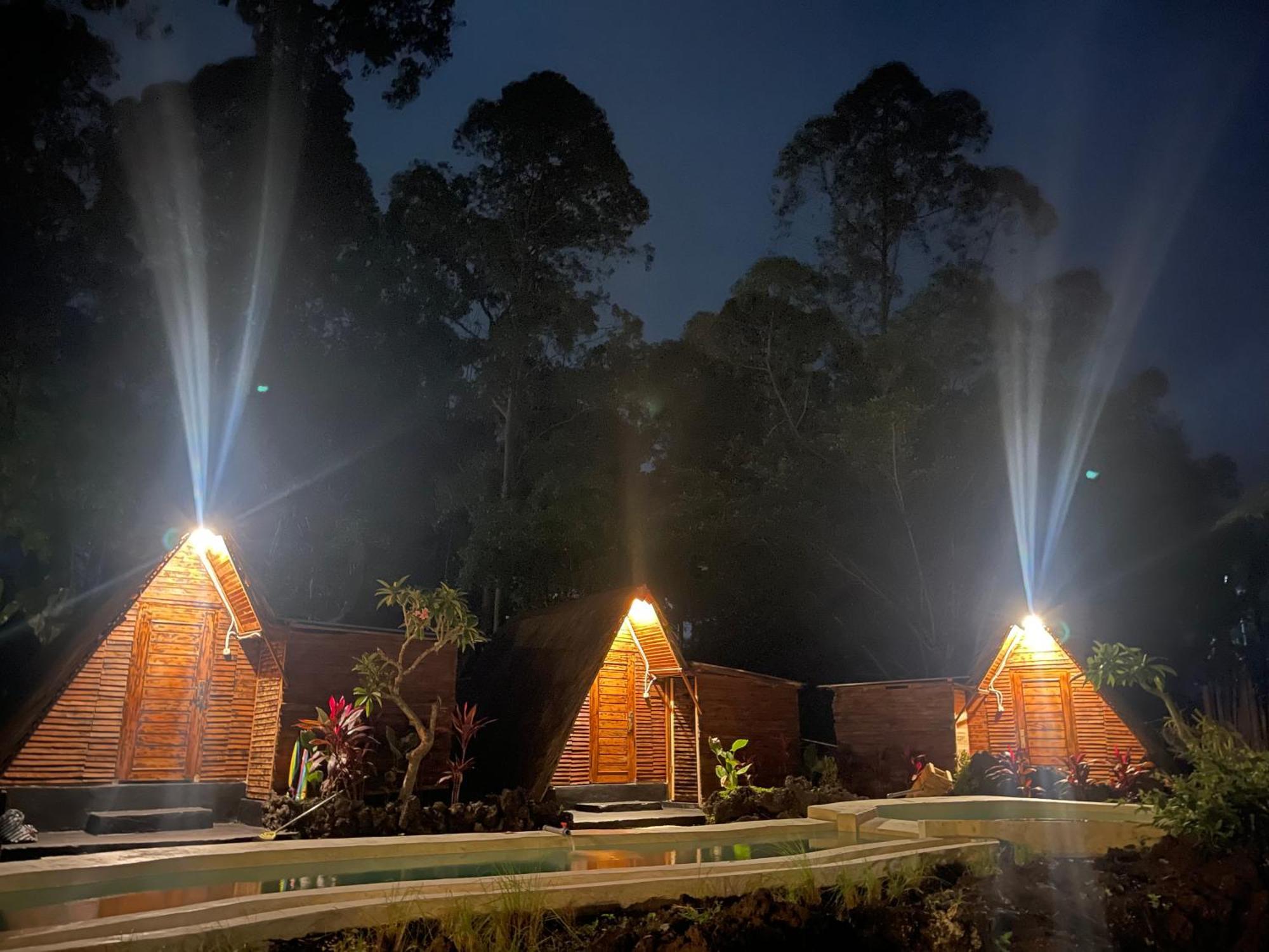 Triangular House And Hot Spring Hotel Kubupenlokan ภายนอก รูปภาพ