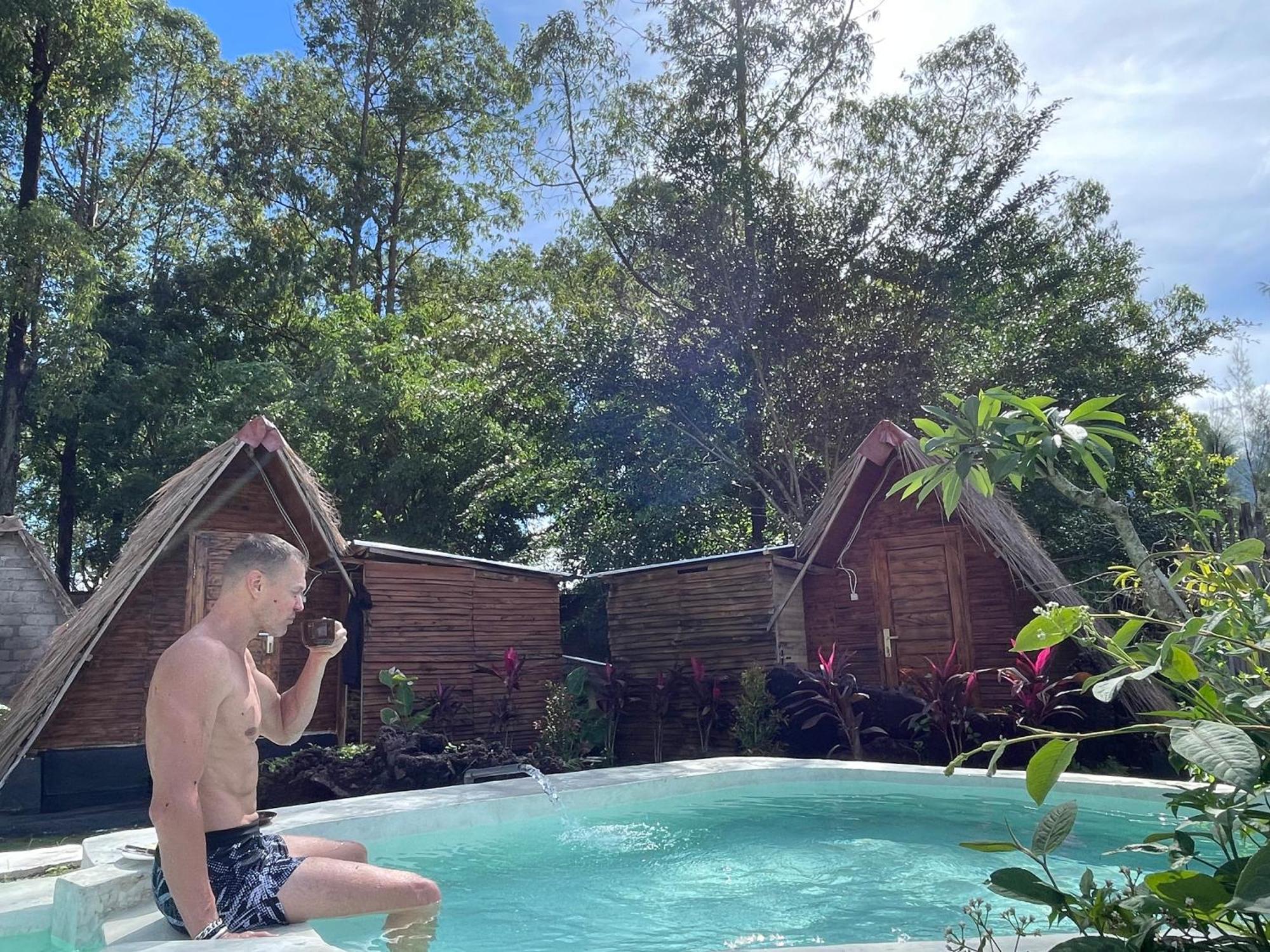 Triangular House And Hot Spring Hotel Kubupenlokan ภายนอก รูปภาพ