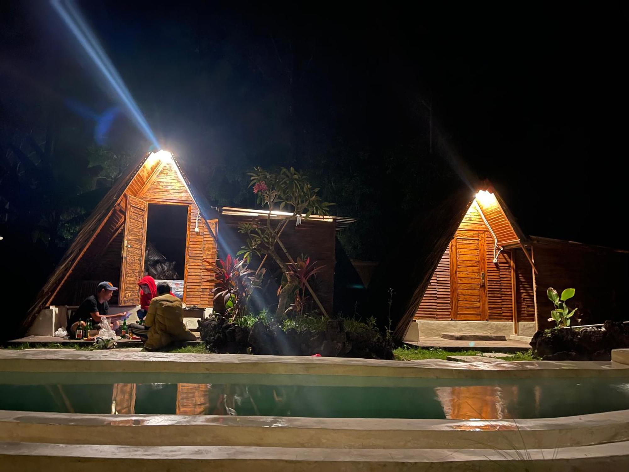 Triangular House And Hot Spring Hotel Kubupenlokan ภายนอก รูปภาพ