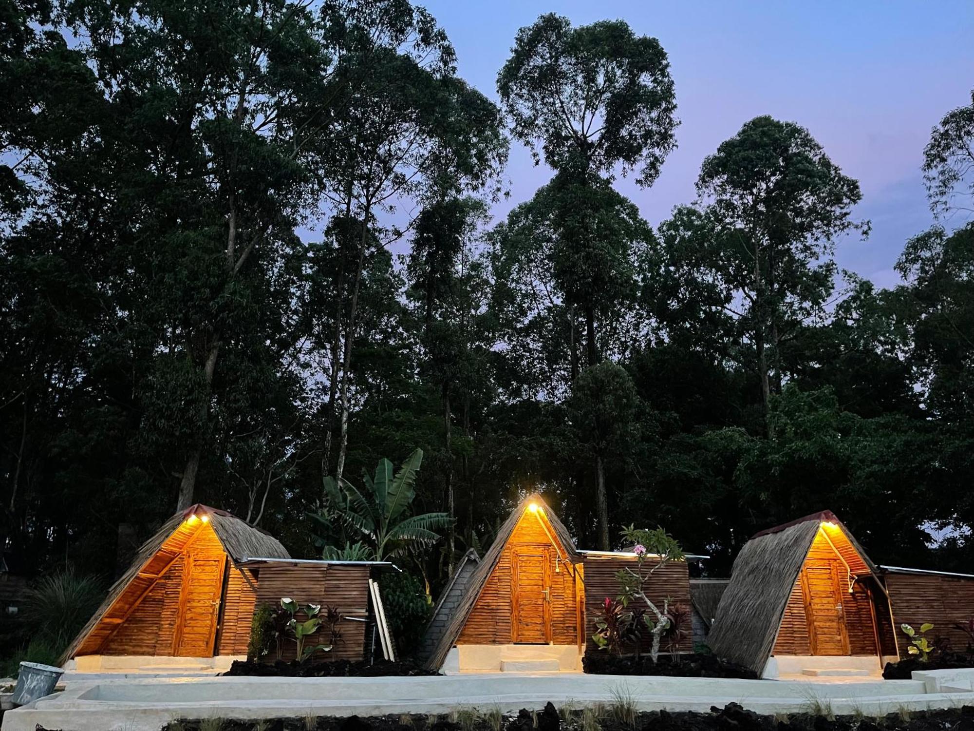 Triangular House And Hot Spring Hotel Kubupenlokan ภายนอก รูปภาพ