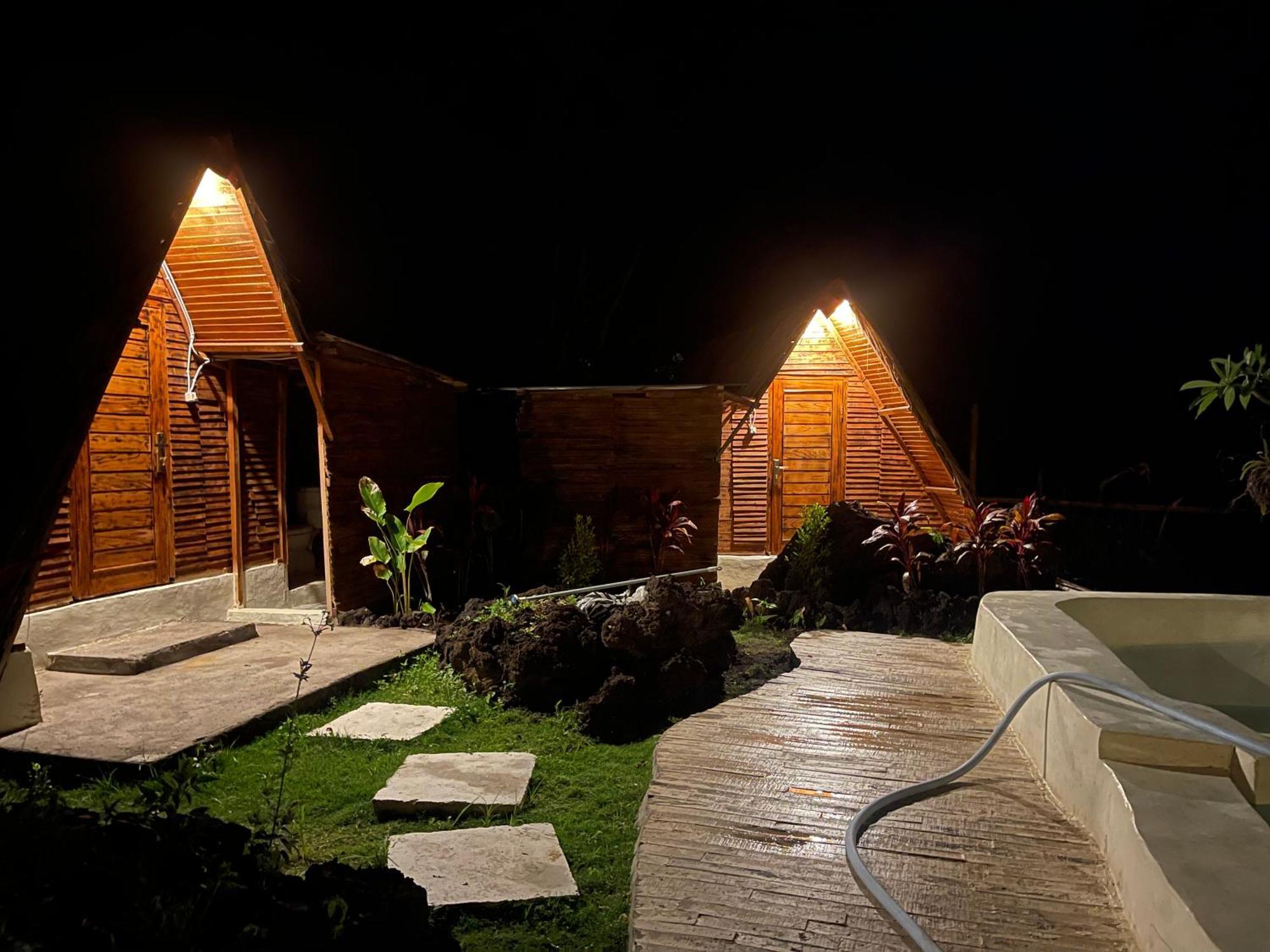 Triangular House And Hot Spring Hotel Kubupenlokan ภายนอก รูปภาพ