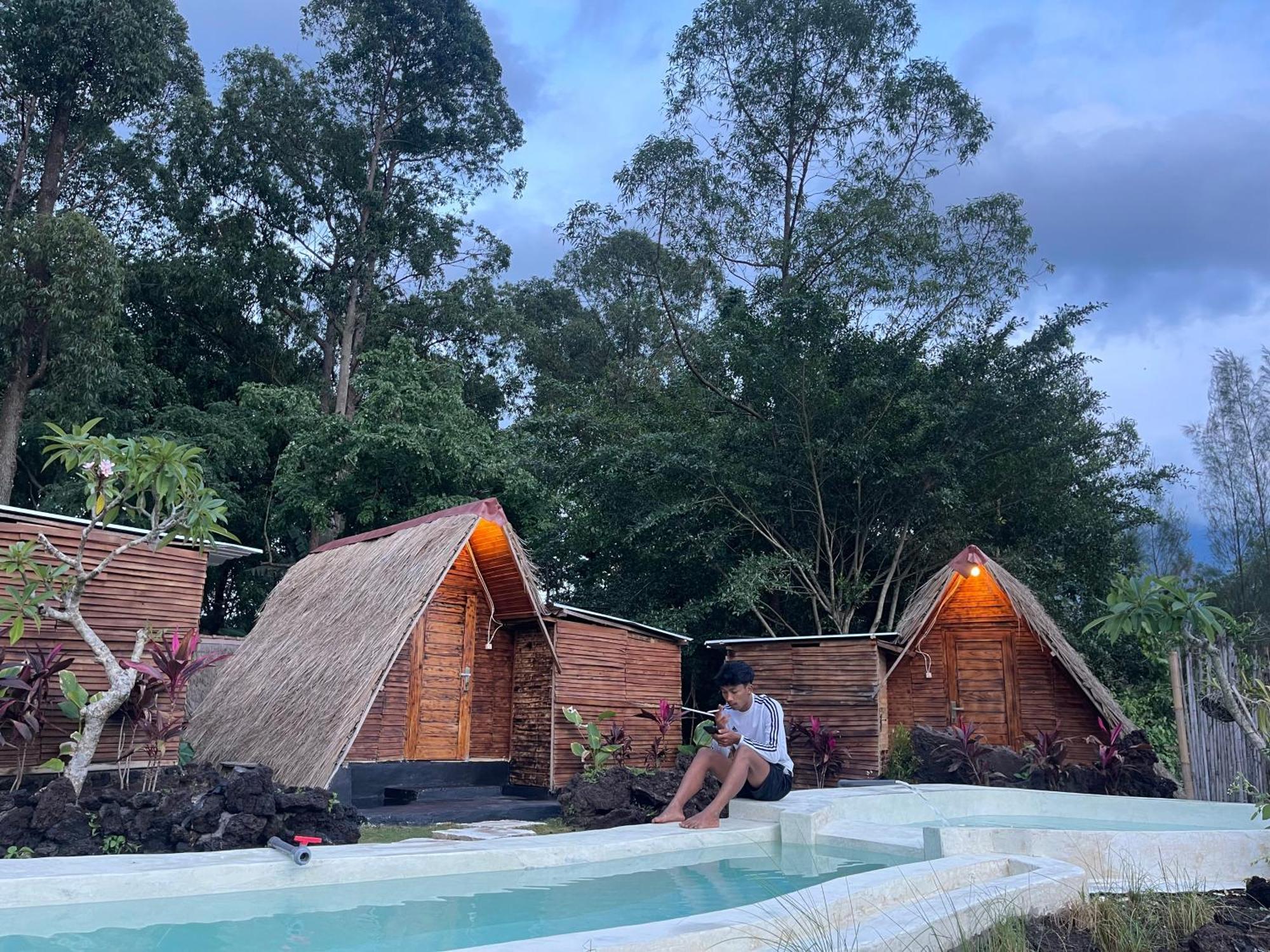 Triangular House And Hot Spring Hotel Kubupenlokan ภายนอก รูปภาพ