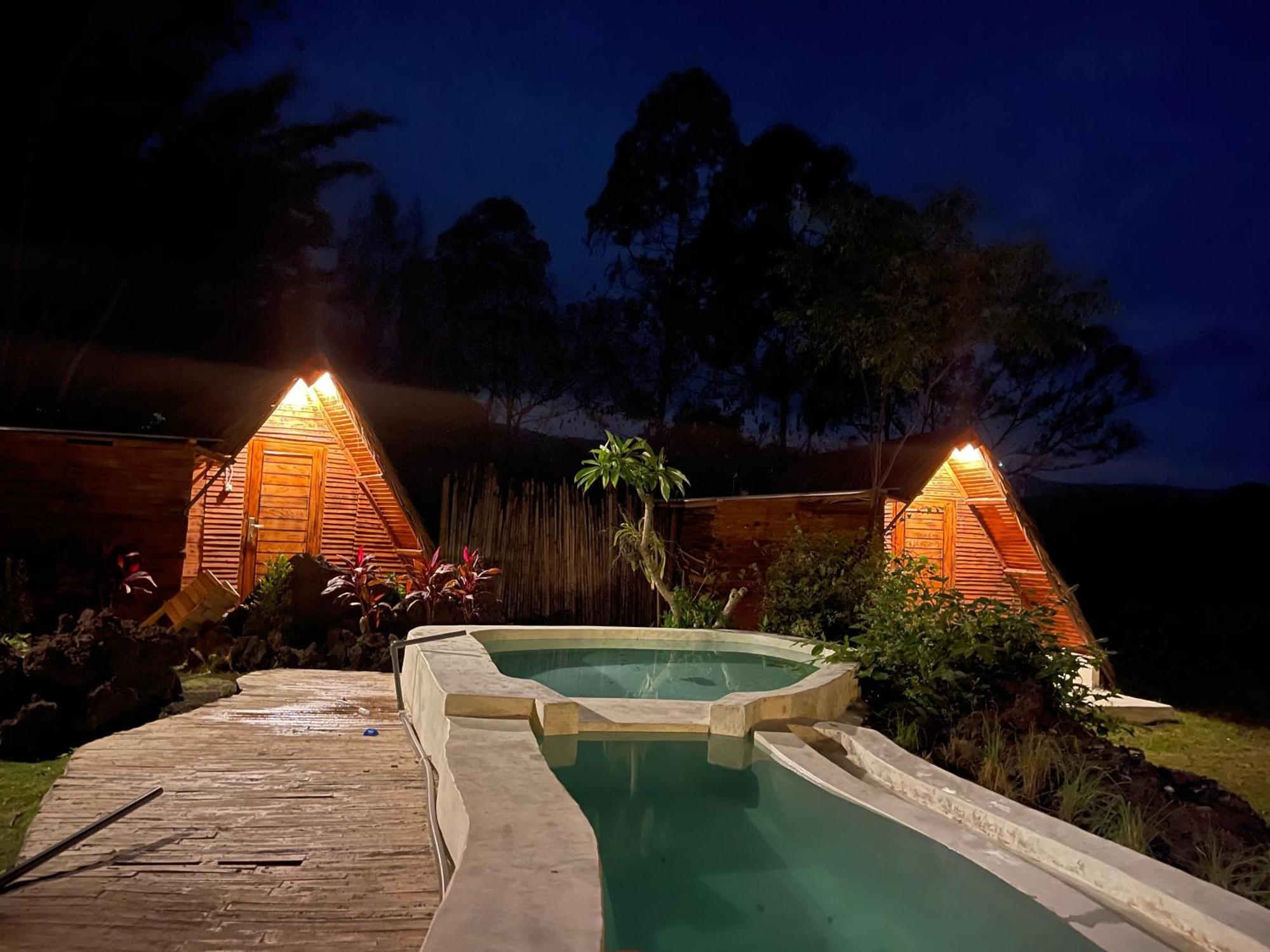 Triangular House And Hot Spring Hotel Kubupenlokan ภายนอก รูปภาพ