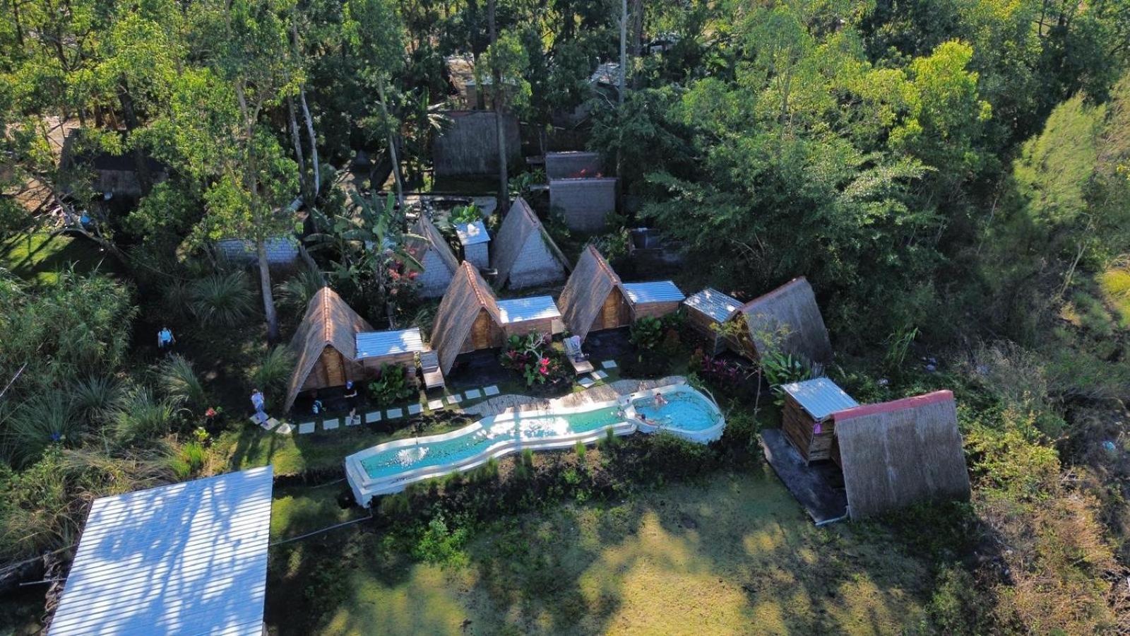 Triangular House And Hot Spring Hotel Kubupenlokan ภายนอก รูปภาพ